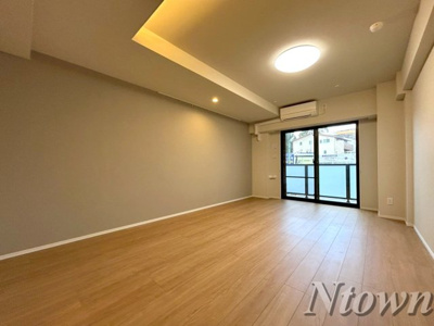 【居間・リビング】 | ロイヤルカーサ千種 | こちらのリビングで趣味の時間をお楽しみください