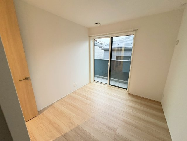 大野町２丁目戸建貸家の洋室