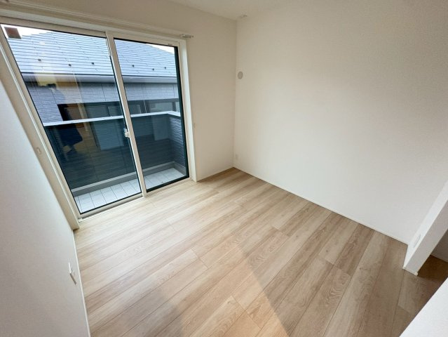 大野町２丁目戸建貸家の洋室