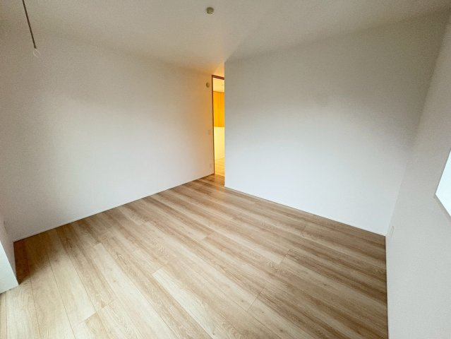 大野町２丁目戸建貸家の洋室