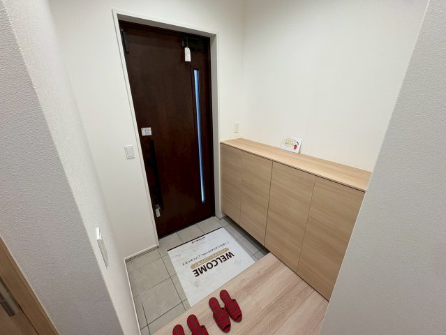 大野町２丁目戸建貸家の玄関