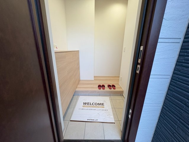 大野町２丁目戸建貸家の玄関