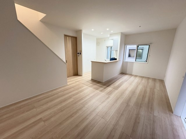 大野町２丁目戸建貸家の居間・リビング