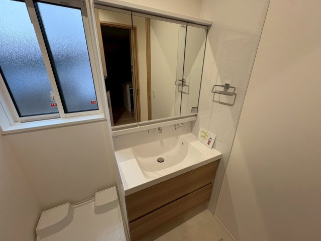 大野町２丁目戸建貸家の独立洗面台