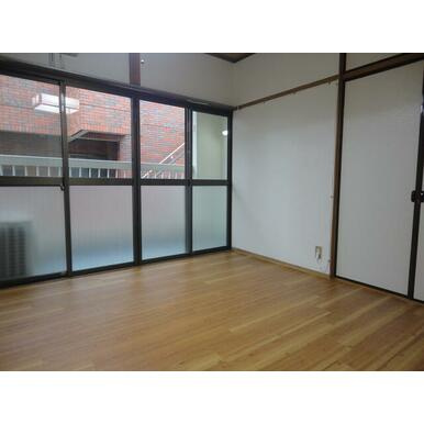 コーポラス真間Aの居間・リビング