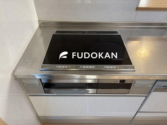 【設備】 | 天童市東久野本二丁目 | IHクッキンヒーターお掃除ラクラクでご家族の時間が増えます。使う電気も高効率でオール電化の醍醐味です。フラットな構造がお掃除を楽にします。