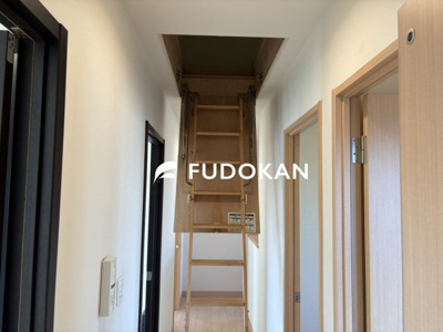 【その他】 | 天童市東久野本二丁目 | 季節物や思い出の品をすっきり収納できる小屋裏収納。普段使わない荷物をまとめて保管でき、居住空間を広く有効に使えます。