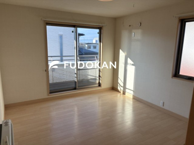 【洋室】 | 天童市東久野本二丁目 | 大きいベットを置いてもスペースの取れる寝室です。質の良い睡眠で一日の疲れを癒す空間で気持ちの良い一日のスタートを切ることができます。