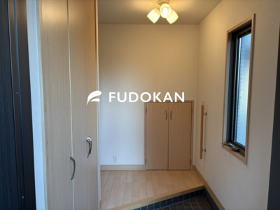 【玄関】 | 天童市東久野本二丁目 | 明るい光とやさしい木目が迎えてくれる、心落ち着く玄関です。詳細は現地にてご説明いたします！まずはコメントへGO!!