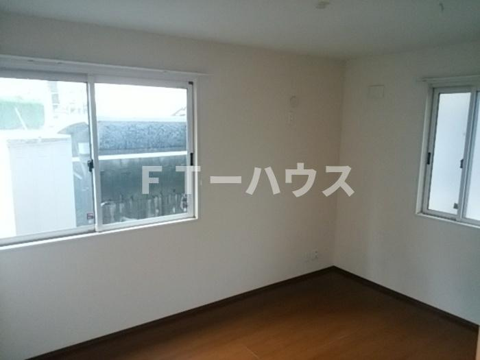 コージーコートの洋室