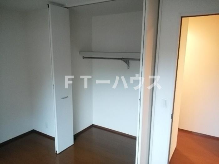 コージーコートの洋室