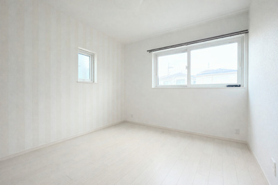 【洋室】 | ◆戸塚区戸塚町中古住宅◆ | ◆柔らかい陽光が差し込む明るいお部屋を演出する設計。彩光の取れる窓が気持ちの良いお部屋を創り上げます。