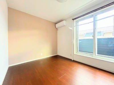 【洋室】 | ◆戸塚区戸塚町中古住宅◆ | ◆室内はいつも明るい印象なので気持ちの良い朝を迎えられます。各部屋にはクローゼットを完備しており、収納が多いお家はすっきりして快適空間です。