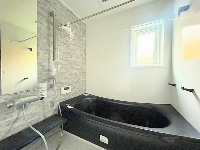 【浴室】 | ◆戸塚区戸塚町中古住宅◆ | ◆お子様と一緒にバスタイムを楽しめる広々空間。浴室乾燥機付で心地よいバスタイムを実現します。