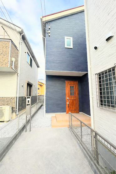 【外観】 | ◆戸塚区戸塚町中古住宅◆ | ◆一戸建てを中心とした街並みが整然と続き、周辺は高い建物が建っていないので、緑の多い閑静な趣を感じる環境です。街並みや周辺環境も重要なポイントです！！