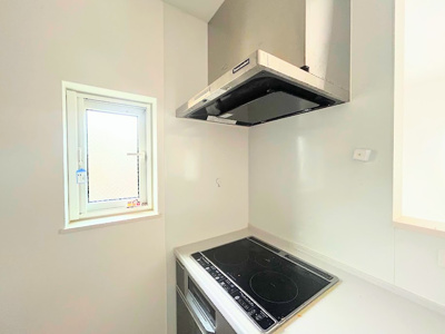 【キッチン】 | ◆戸塚区戸塚町中古住宅◆ | ◆デザイン性と機能性を兼ね備えたキッチンです。リビングスペースとの一体感が生まれ、広々空間を演出してくれます。