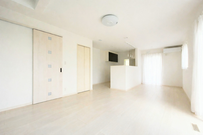 【キッチン】 | ◆戸塚区戸塚町中古住宅◆ | ◆リビングは一日中太陽の光が射し込みます。家族が集まる空間は、自然と笑顔が溢れます！