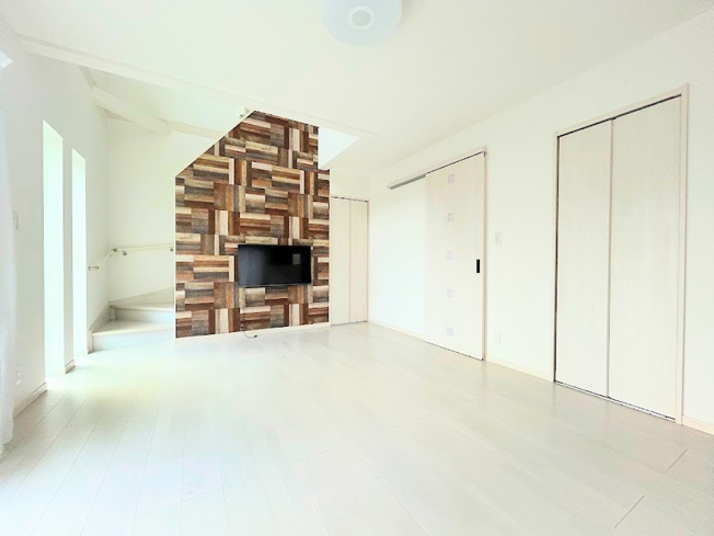 【居間・リビング】 | ◆戸塚区戸塚町中古住宅◆ | ◆ご家族の会話がはずむ、開放的なＬＤＫです。休日はお陽さまの光をたっぷりととりこめるぽかぽかリビングで過ごしませんか？