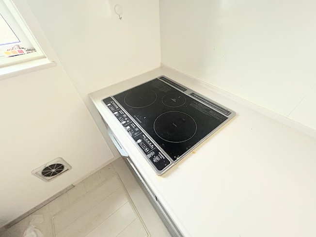 【キッチン】 | ◆戸塚区戸塚町中古住宅◆ | ◆デザイン性と機能性を兼ね備えたキッチンです。リビングスペースとの一体感が生まれ、広々空間を演出してくれます。