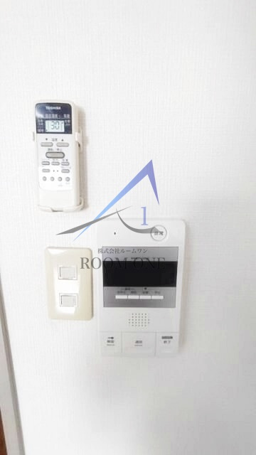 勝どき第三関根ビルのセキュリティ|モニター付きインターホンです。