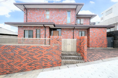 【外観】 | ◆◇笹野台中古戸建◆◇ | ◆一戸建てを中心とした街並みが整然と続き、周辺は高い建物が建っていないので、緑の多い閑静な趣を感じる環境です。街並みや周辺環境も重要なポイントです！！【画像は加工しています】