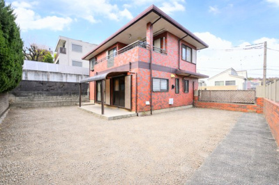 【庭】 | ◆◇笹野台中古戸建◆◇ | ◆陽あたりの取れた大きなお庭が本物件の特徴です。ウッドデッキやタイルテラス等、ライフスタイルに合わせて可変可能なため、夢が膨らみますね。【画像は加工しています】