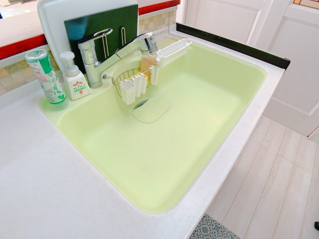 【キッチン】 | ◆◇◆秦野南が丘さつき東住宅 １階◆◇◆ | ■鮮やかな色の流し台♪