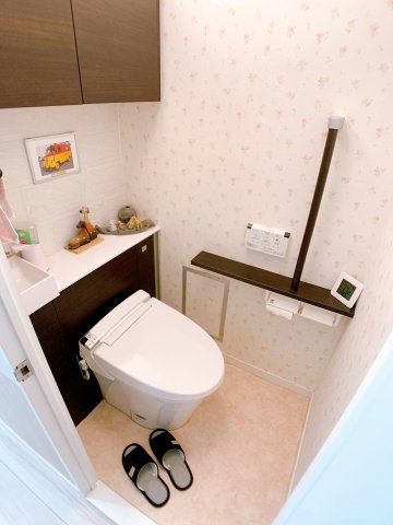 【トイレ】 | ◆◇◆秦野南が丘さつき東住宅 １階◆◇◆ | ■ウォシュレット機能付き♪吊戸棚もあります♪