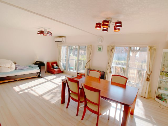 【居間・リビング】 | ◆◇◆秦野南が丘さつき東住宅 １階◆◇◆ | ■南向きで陽当たり良好なお部屋です♪