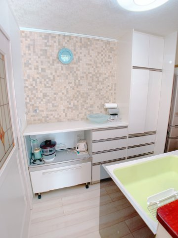 【キッチン】 | ◆◇◆秦野南が丘さつき東住宅 １階◆◇◆ | ■便利な造り付けのカップボードあります♪