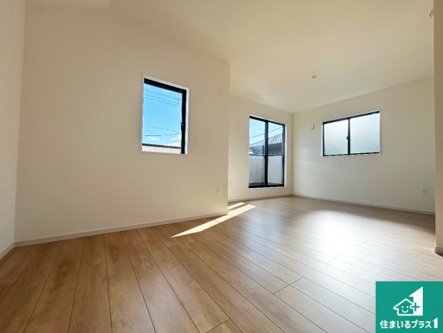 宝塚市宝梅　第1期　新築一戸建ての洋室|シンプルな洋室は、自分好みのインテリアが楽しめます♪ご家族とインテリアや家具を選びに行くのは新築購入時の醍醐味の一つです。ぜひお楽しみください♪