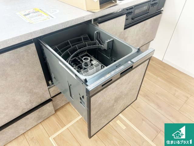宝塚市宝梅　第1期　新築一戸建ての設備|食事後の一仕事、食器洗いをボタン一つでお任せできちゃいます！場所を取らないビルトイン式なので、お料理スペースもしっかり確保！