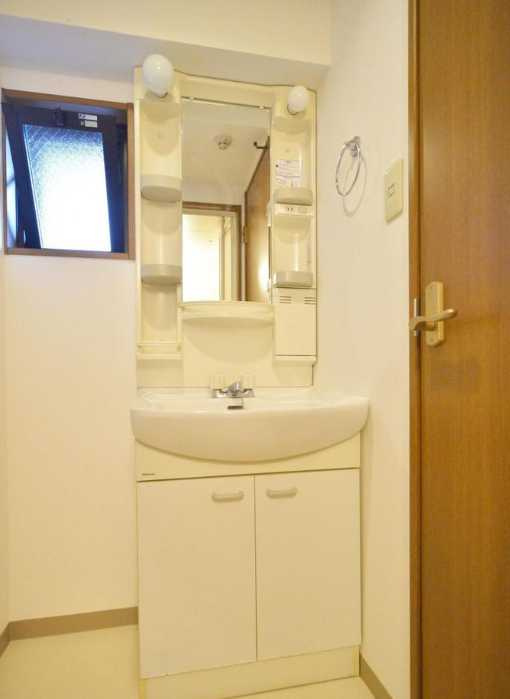 NsFLATS  3方角部屋　オートロック　温水洗浄便座の洗面所