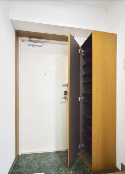 NsFLATS  3方角部屋　オートロック　温水洗浄便座の玄関