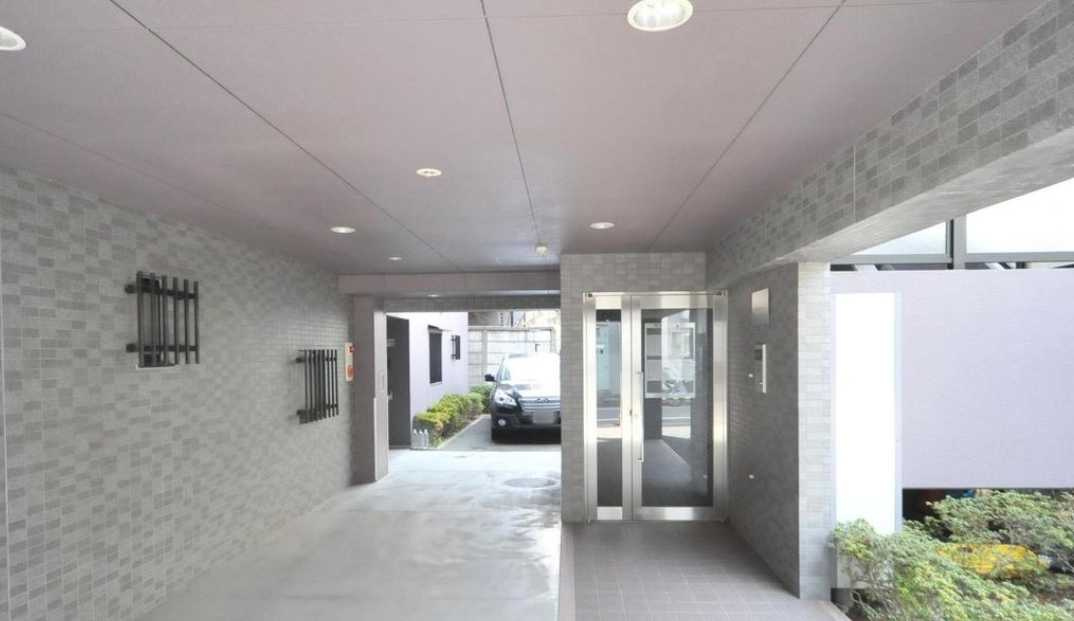 NsFLATS  3方角部屋　オートロック　温水洗浄便座のロビー