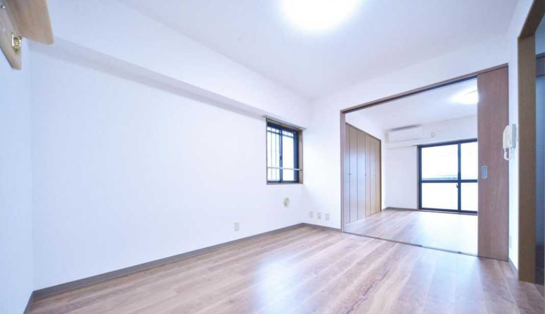 NsFLATS  3方角部屋　オートロック　温水洗浄便座の居間・リビング