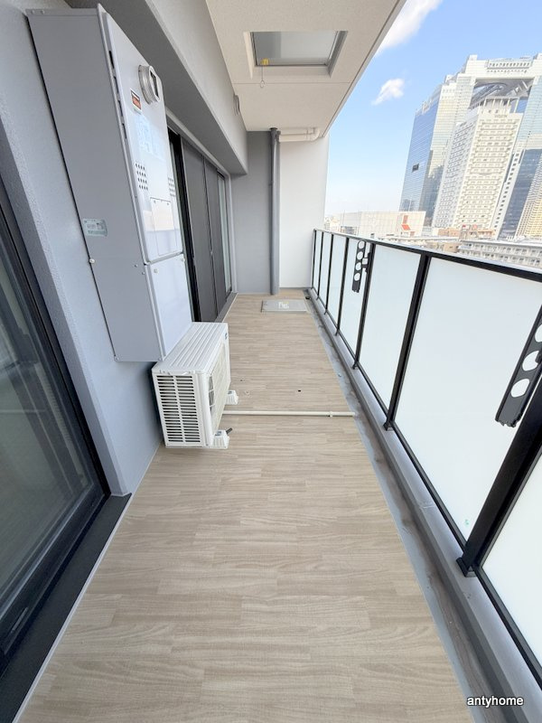 ソルレヴェンテ新梅田　仲介手数料無料のバルコニー