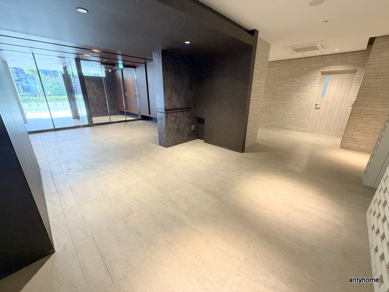 ソルレヴェンテ新梅田　仲介手数料無料のロビー
