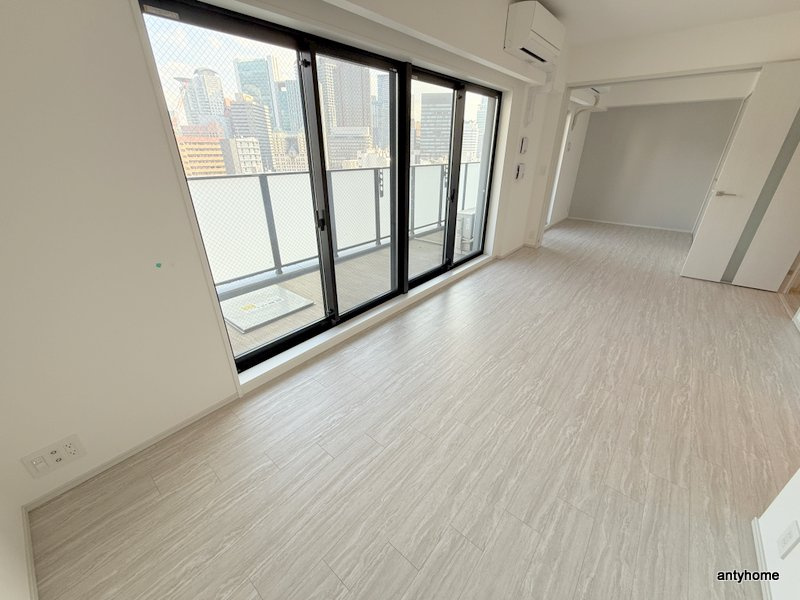 ソルレヴェンテ新梅田　仲介手数料無料の居間・リビング