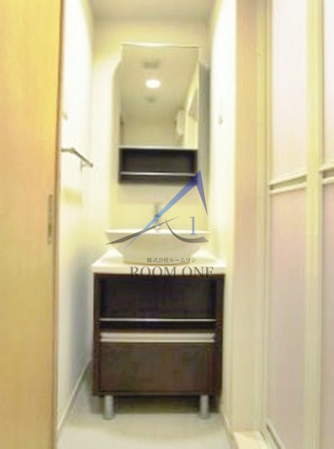 サンローヤルの洗面所|独立洗面台です。