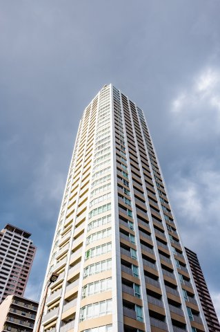 【外観】 | 【外観】永遠に愛を継承し続ける“聖地”を舞台に建つ『レジデンスタワー上本町』