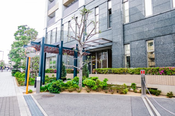 【エントランス】 | 【エントランス】サブエントランス出入口外観です。サブエントランスは二か所設置しております。