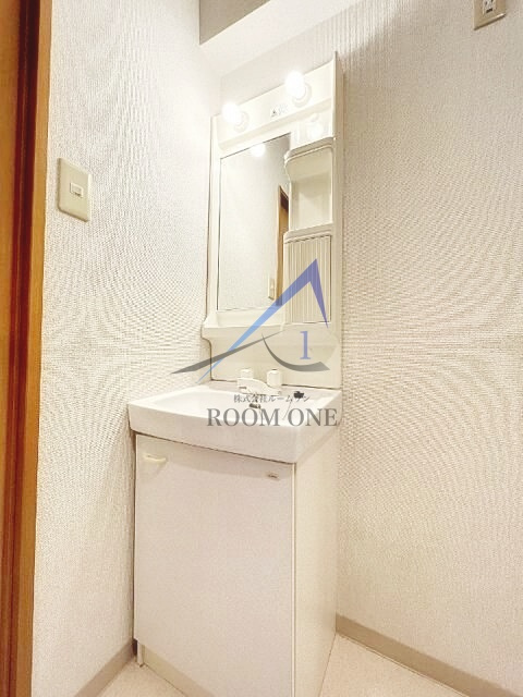 ロイヤル白楽の洗面所|独立洗面台です。