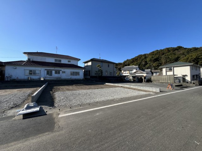 【外観】 | 牧之原市静波 2期 新築一戸建て 1号棟 | 現在建築中の外観画像です。ご内覧は同じメーカーの完成物件へご案内いたしますので、いつでもご相談ください！