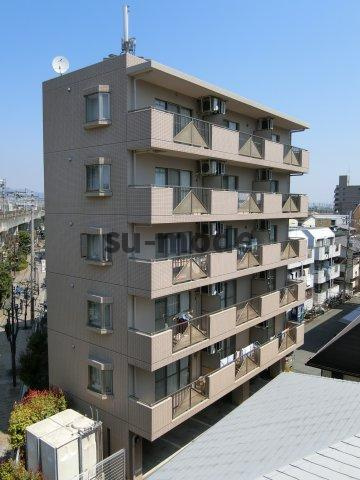 セリバノーブルの駐車場