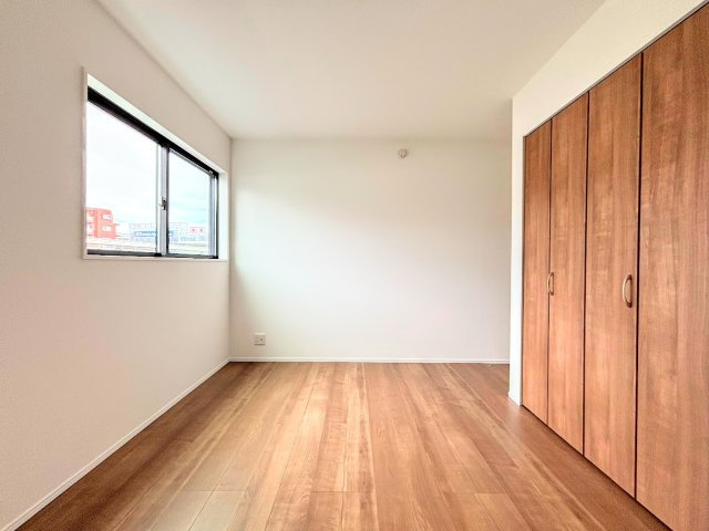 戸塚区平戸町　新築戸建て　第3の洋室|◆気持ちの良い風が室内へ入り込む居室。家具を配置しても広々ご利用いただけます！！
