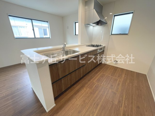 【キッチン】 | 牧之原市静波 2期 新築一戸建て 2号棟 | きれいなキッチンです