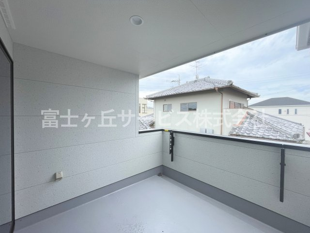【バルコニー】 | 牧之原市静波 2期 新築一戸建て 2号棟 | バルコニーからの眺めを楽しみながら食事をしませんか