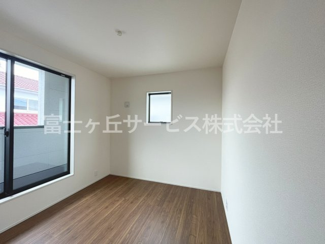【洋室】 | 牧之原市静波 2期 新築一戸建て 2号棟 | 広々とした洋室です