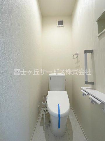 【トイレ】 | 牧之原市静波 2期 新築一戸建て 2号棟 | 2階トイレです
